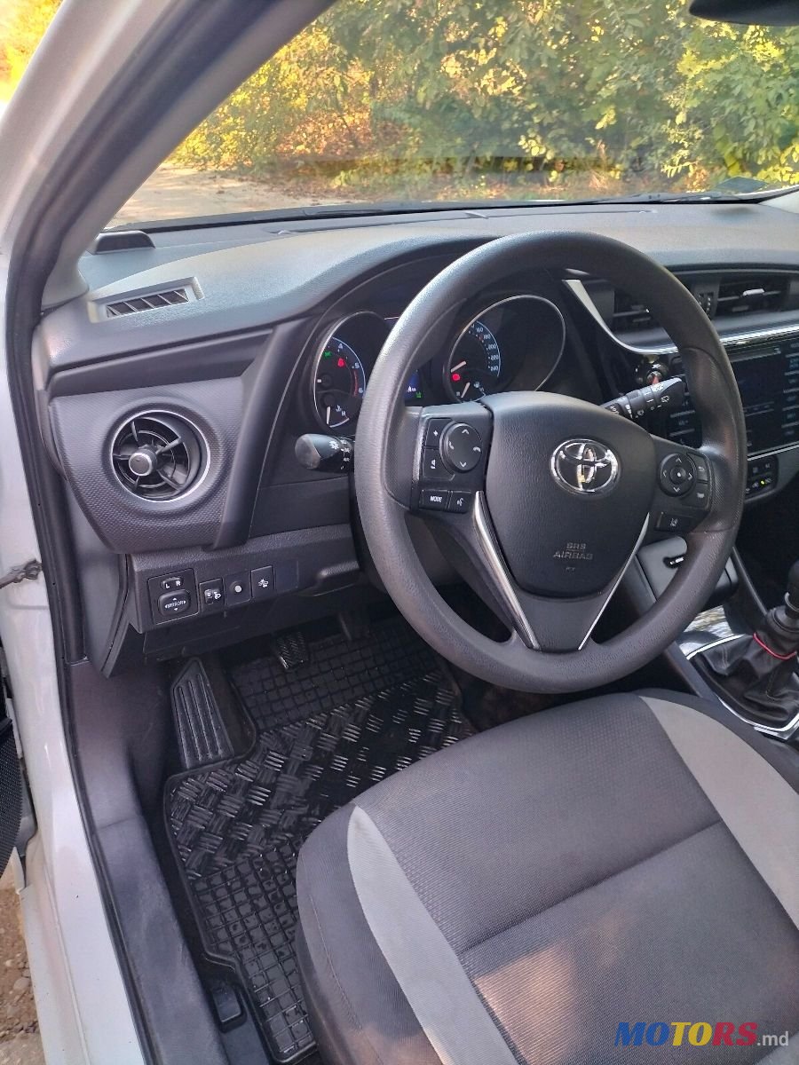 2016' Toyota Auris photo #6
