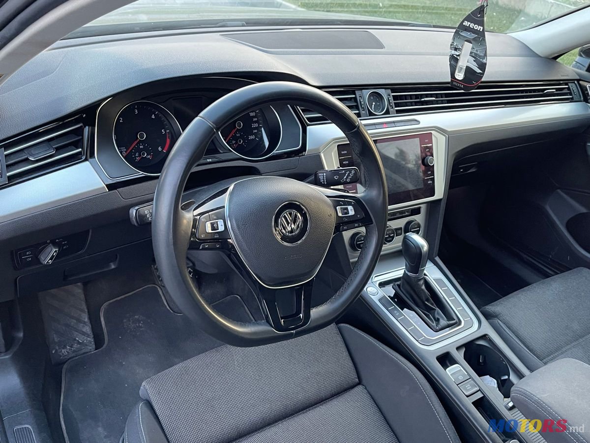 2017' Volkswagen Passat photo #6