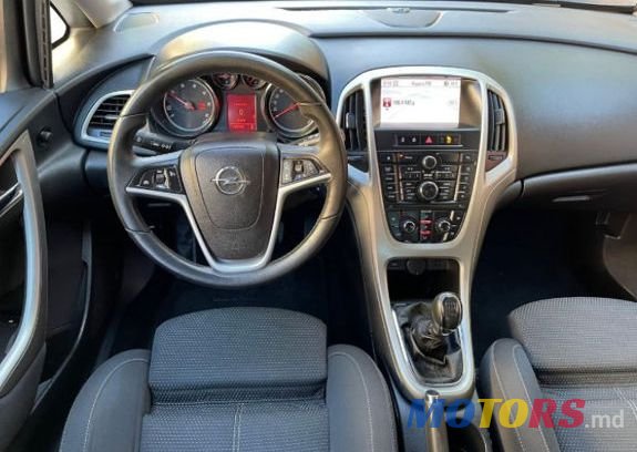 2011' Opel Astra photo #1