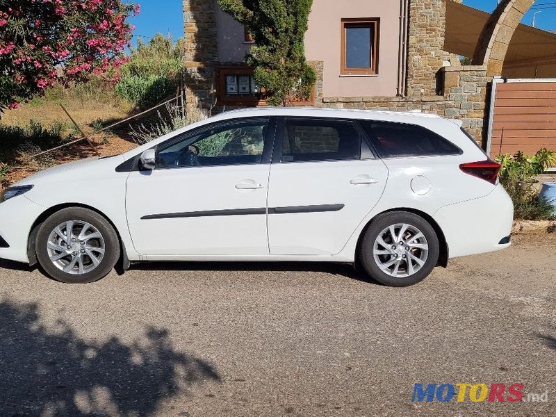 2015' Toyota Auris photo #3