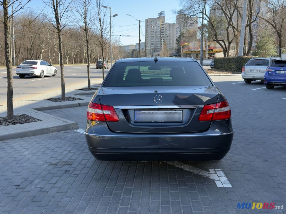 2011' Mercedes-Benz E-Class photo #6