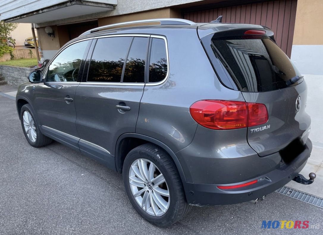 2015' Volkswagen Tiguan photo #4