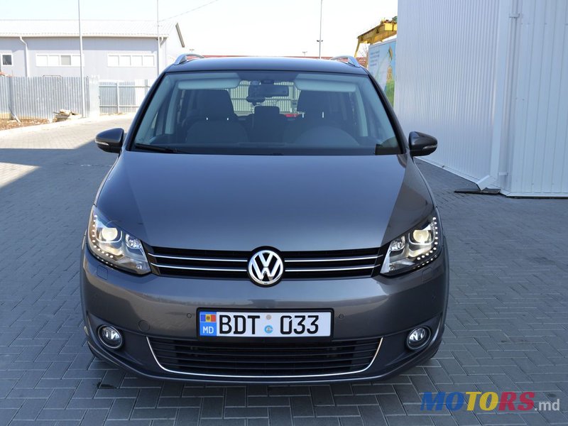 2012' Volkswagen Touran photo #5