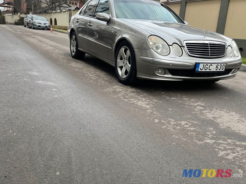 2005' Mercedes-Benz E Класс photo #2