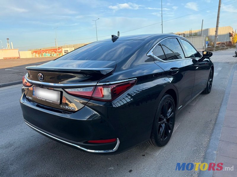 2019' Lexus Es Series photo #3