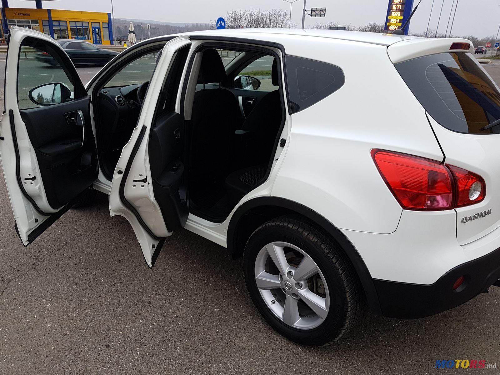 2009' Nissan photo #4