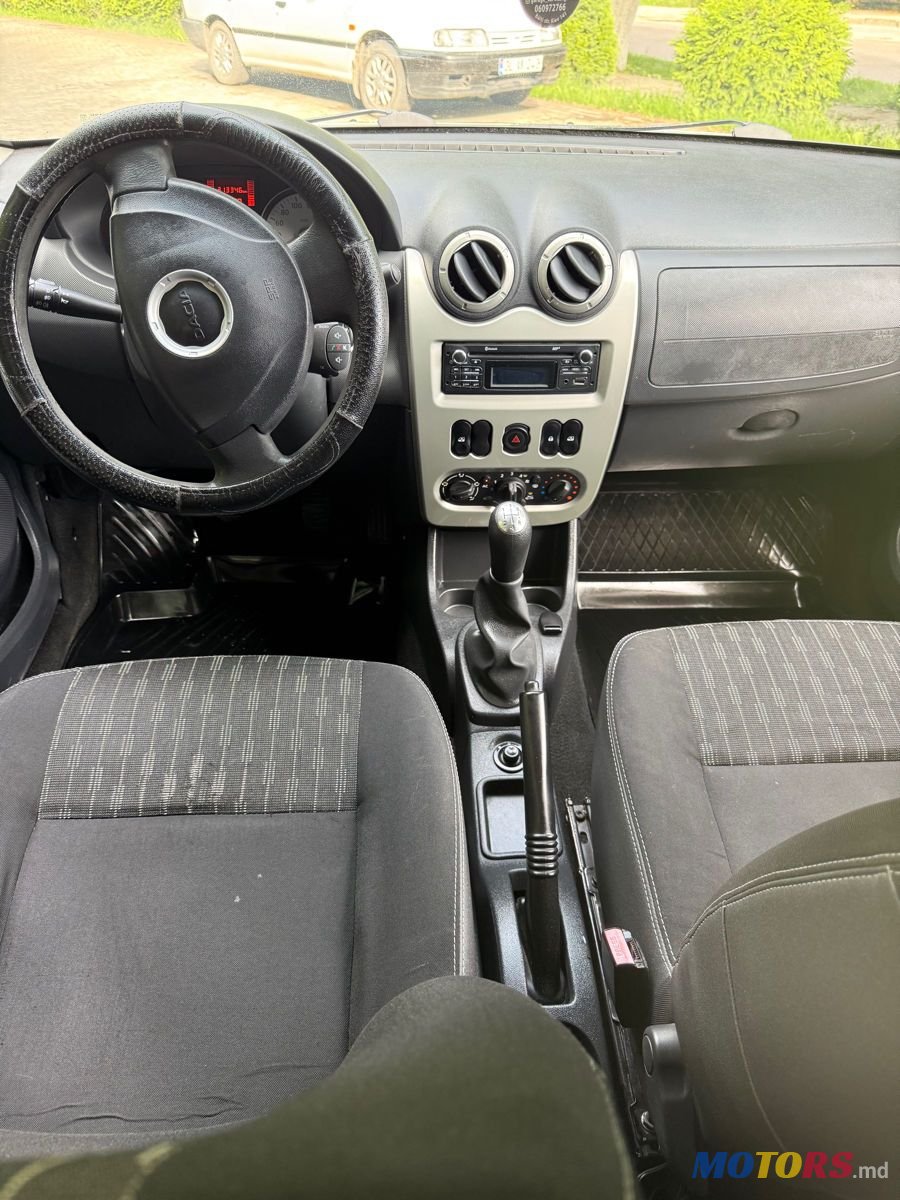 2012' Dacia Sandero photo #5