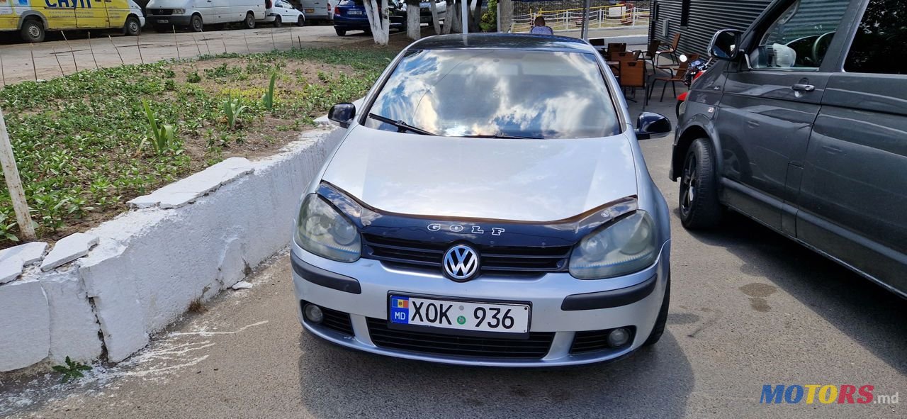 2004' Volkswagen Golf photo #3