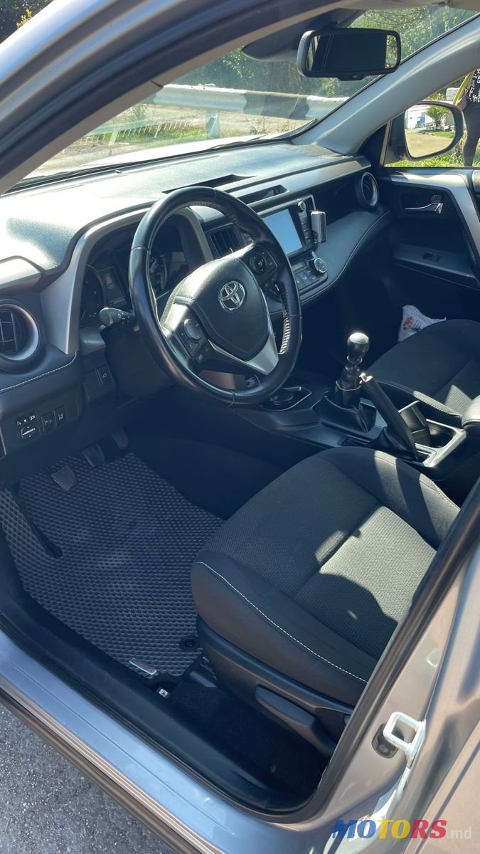 2016' Toyota RAV4 photo #4