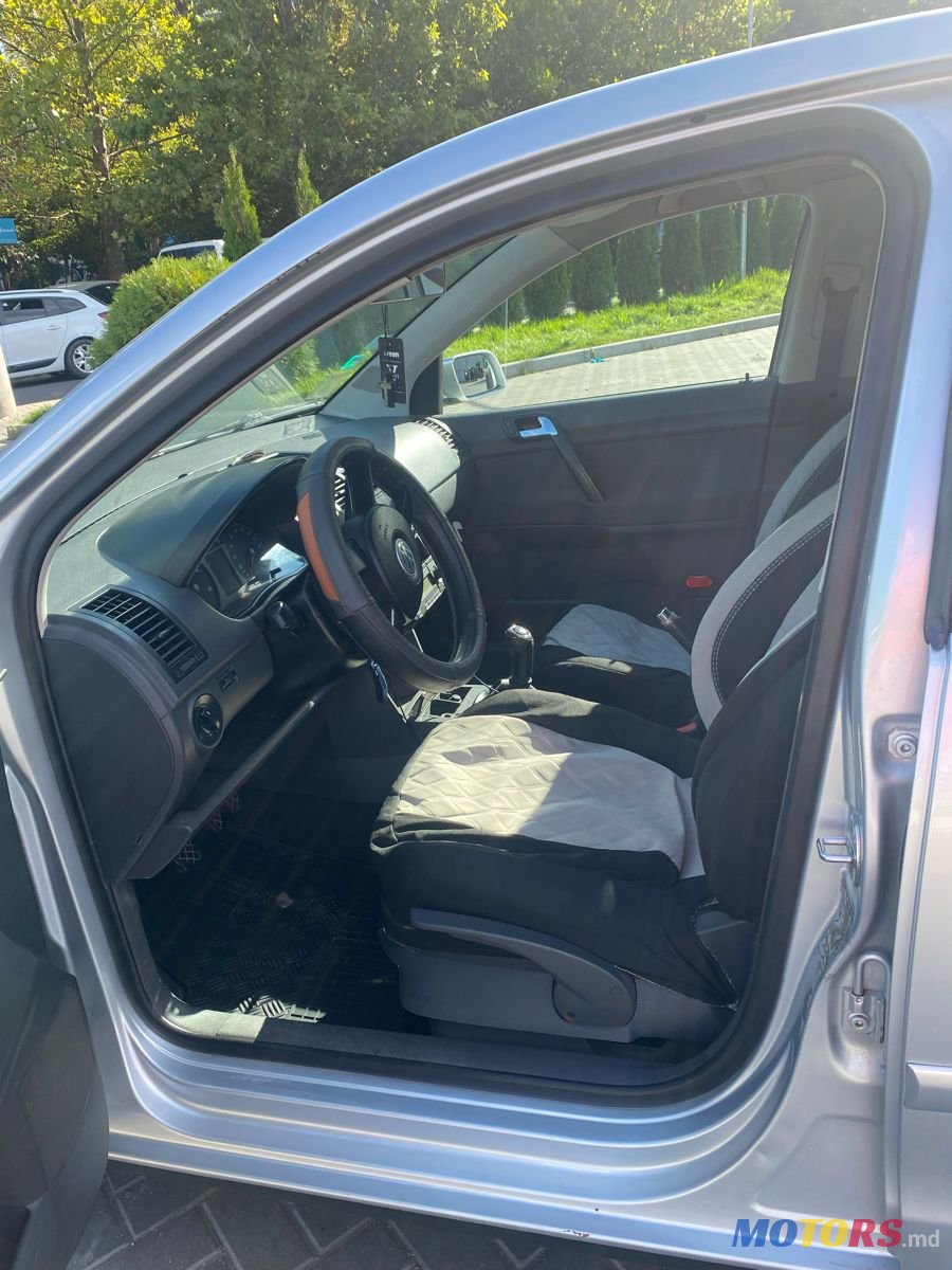 2005' Volkswagen Polo photo #5