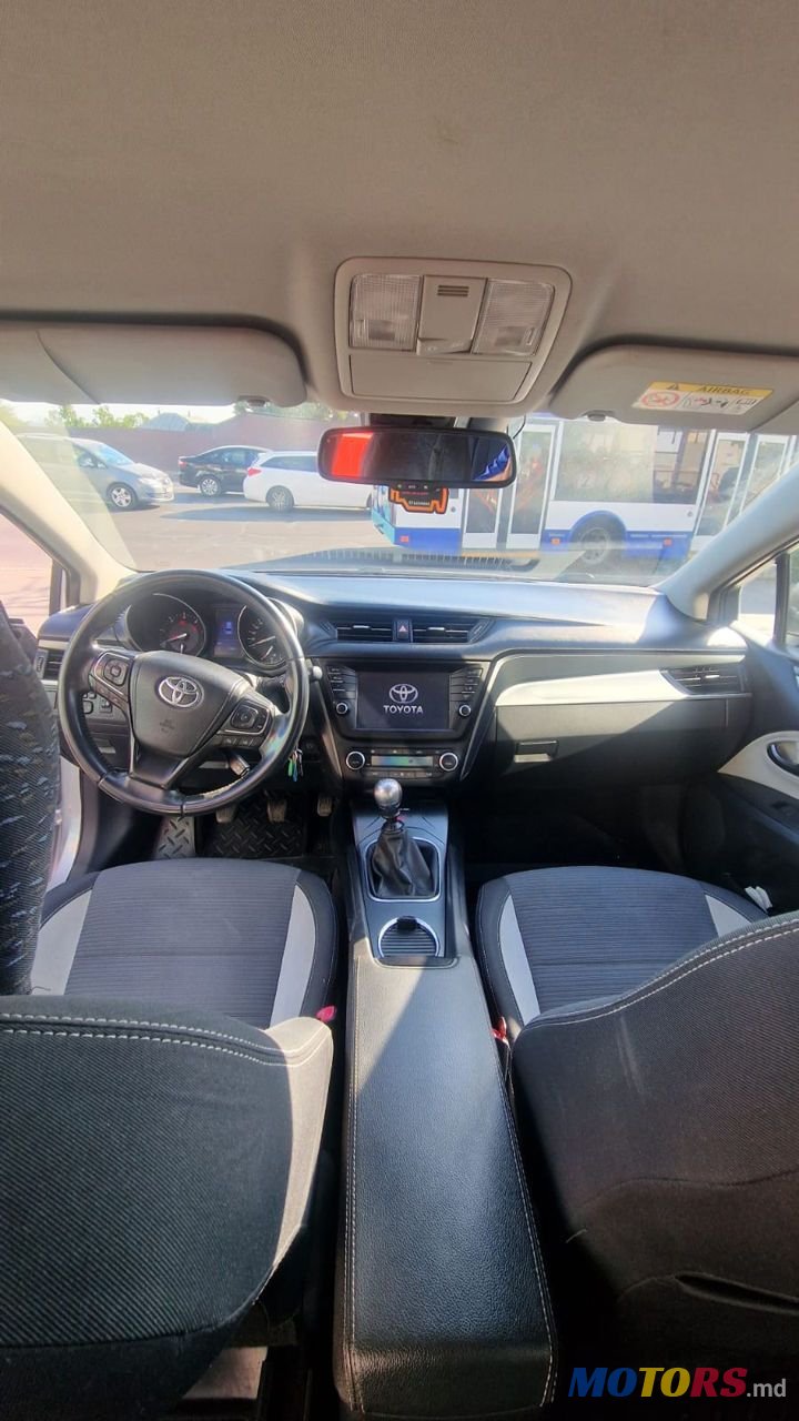 2016' Toyota Avensis photo #4