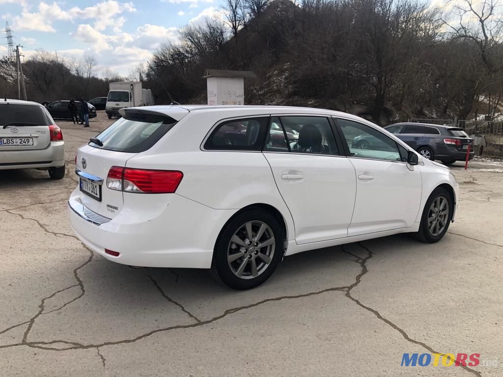 2013' Toyota Avensis photo #2