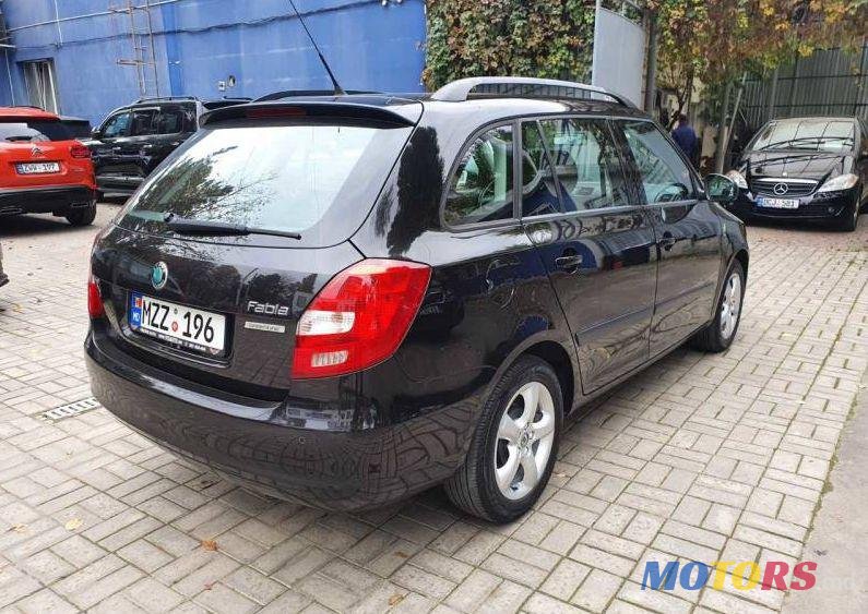 2011' Skoda Fabia photo #4