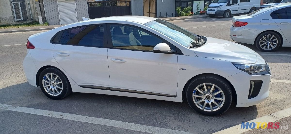2019' Hyundai Ioniq photo #5