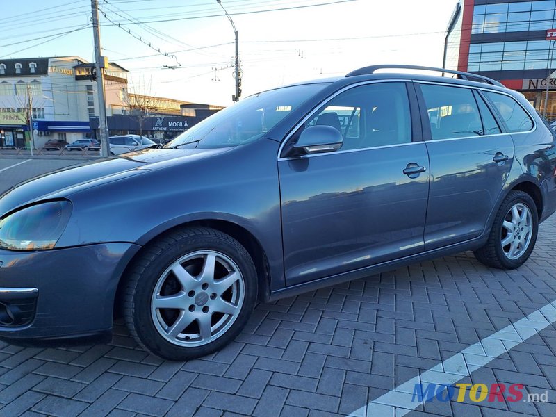 2008' Volkswagen Golf photo #4