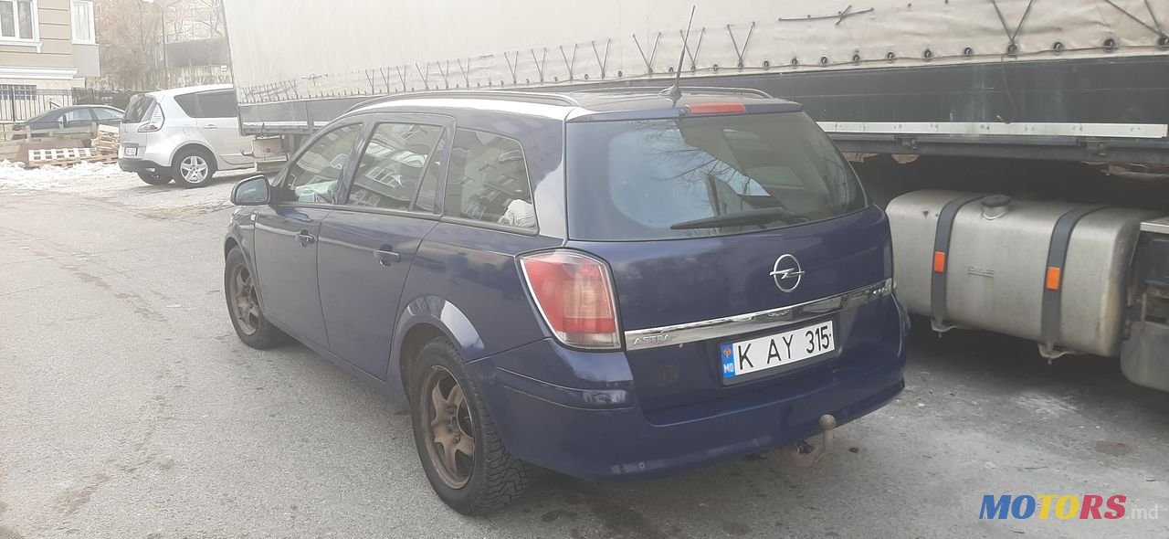 2010' Opel Astra photo #1