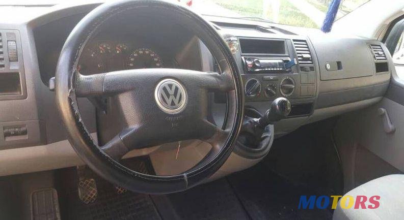 2004' Volkswagen Transporter photo #2