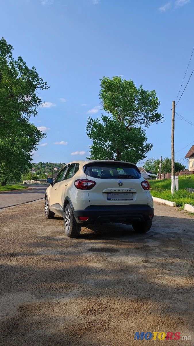 2019' Renault Captur photo #5
