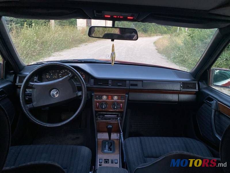 1992' Mercedes-Benz 124 photo #5