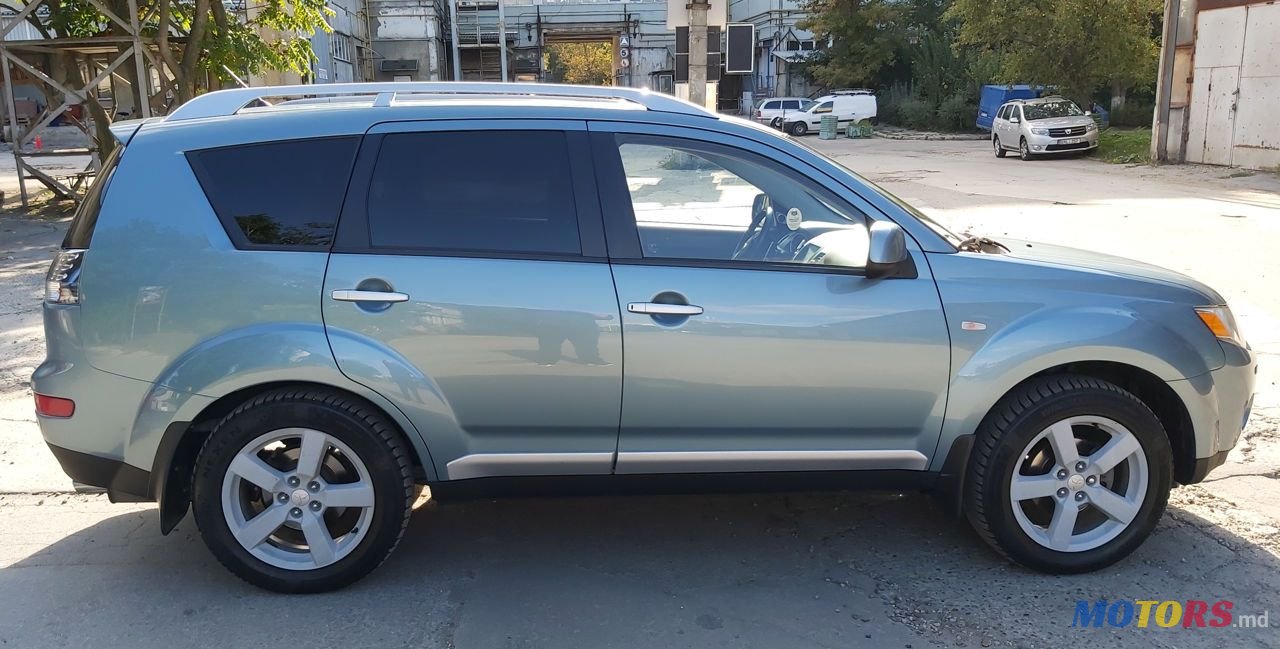 2008' Mitsubishi Outlander photo #3