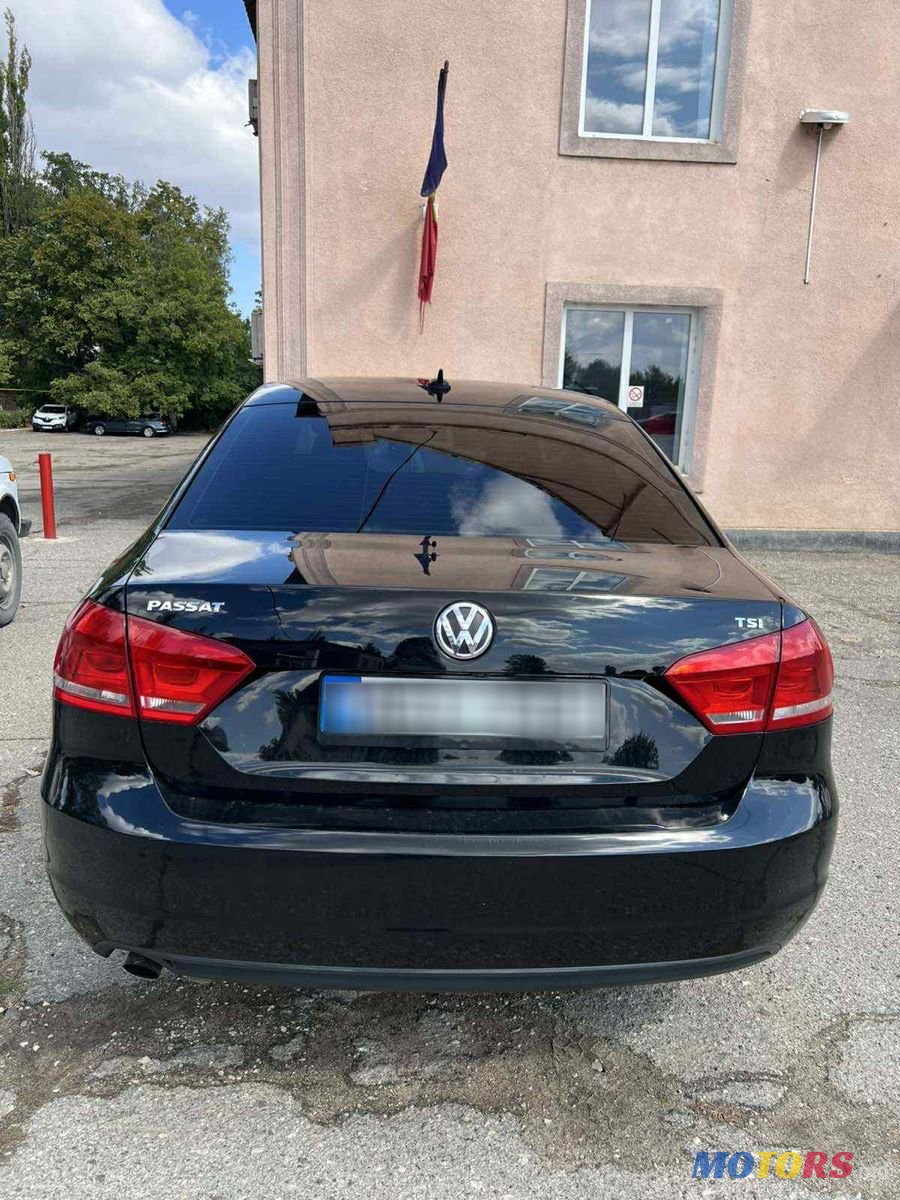 2015' Volkswagen Passat photo #2