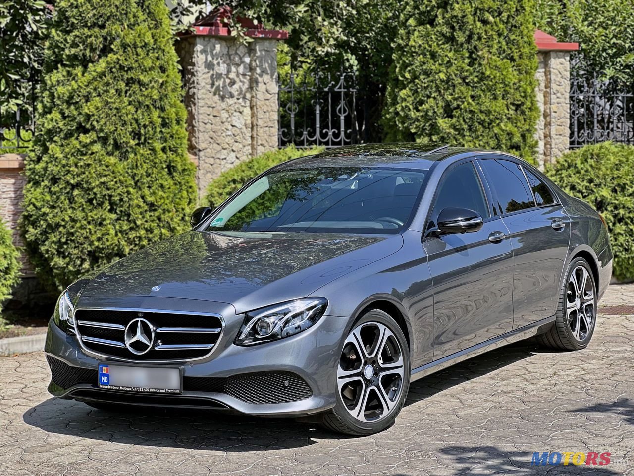 2016' Mercedes-Benz E Класс photo #1