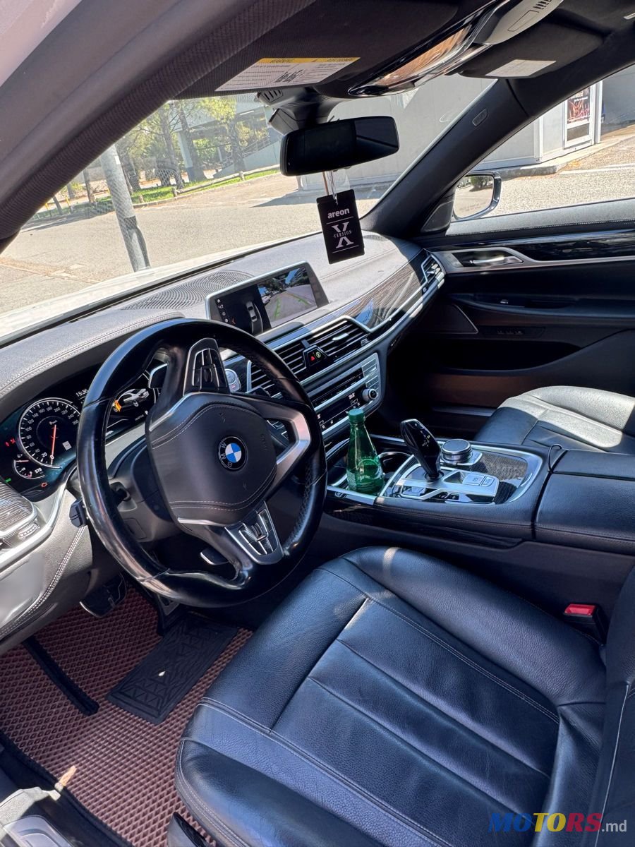 2019' BMW 7 Series photo #4