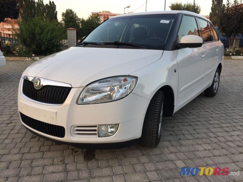 2008' Skoda Fabia photo #5