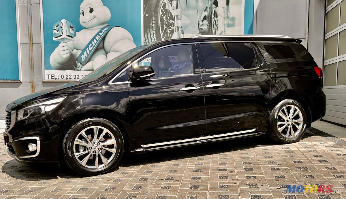 2017' Kia Carnival photo #4