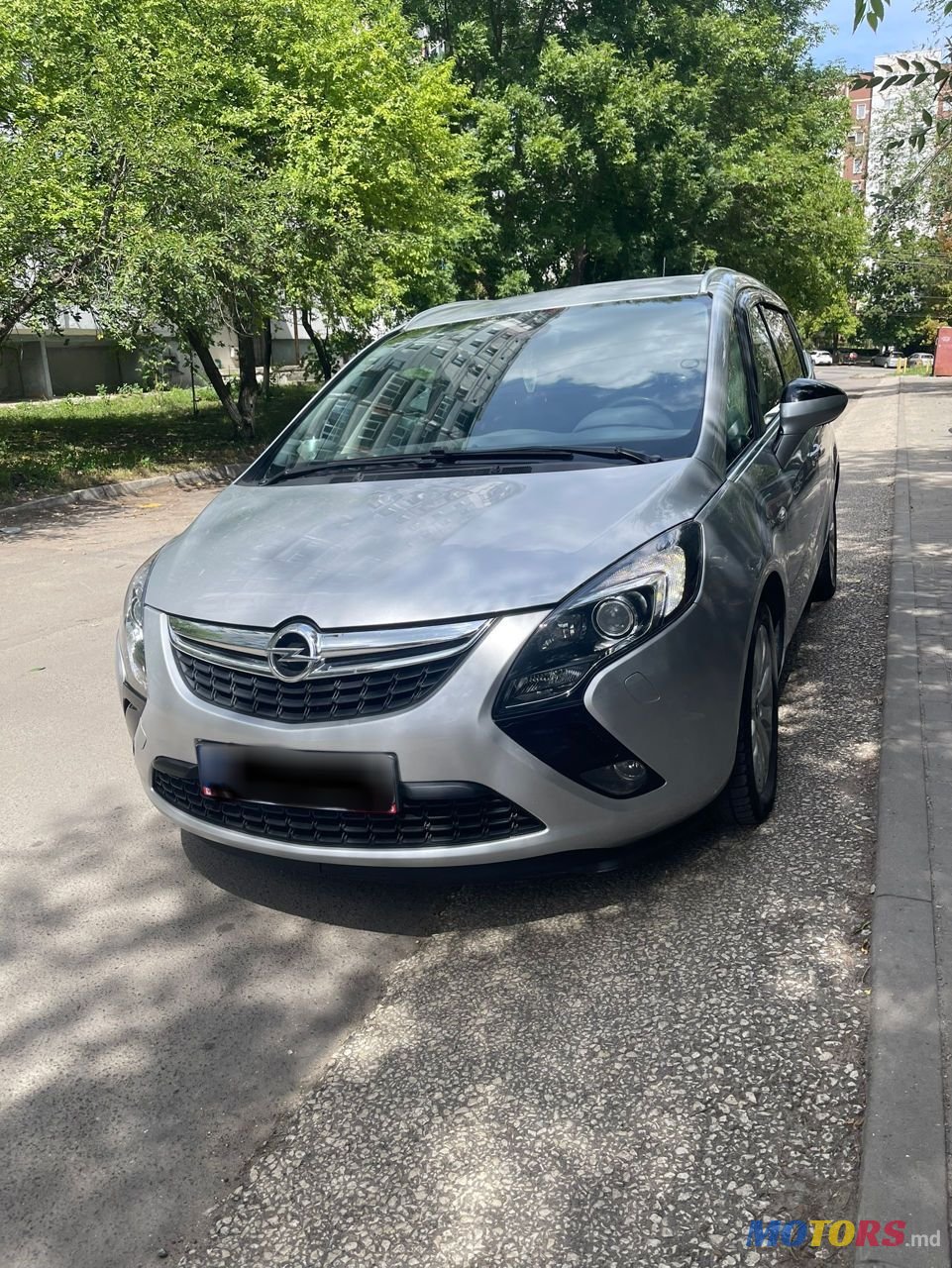 2011' Opel Zafira photo #2