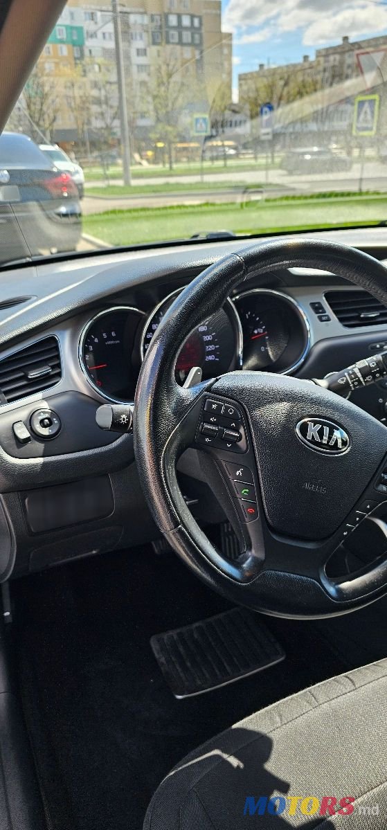 2013' Kia Ceed Sw photo #2