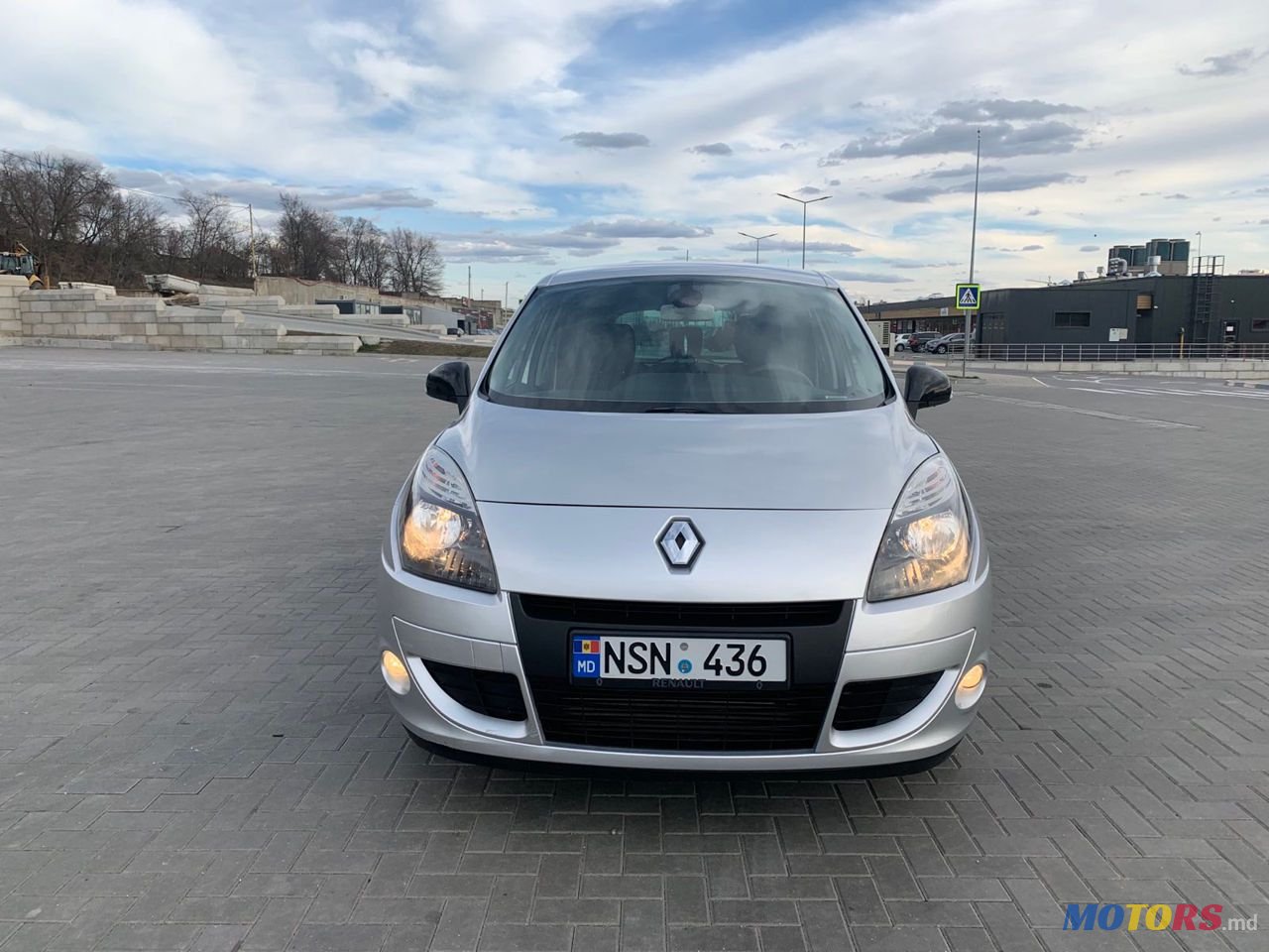 2011' Renault Scenic photo #1