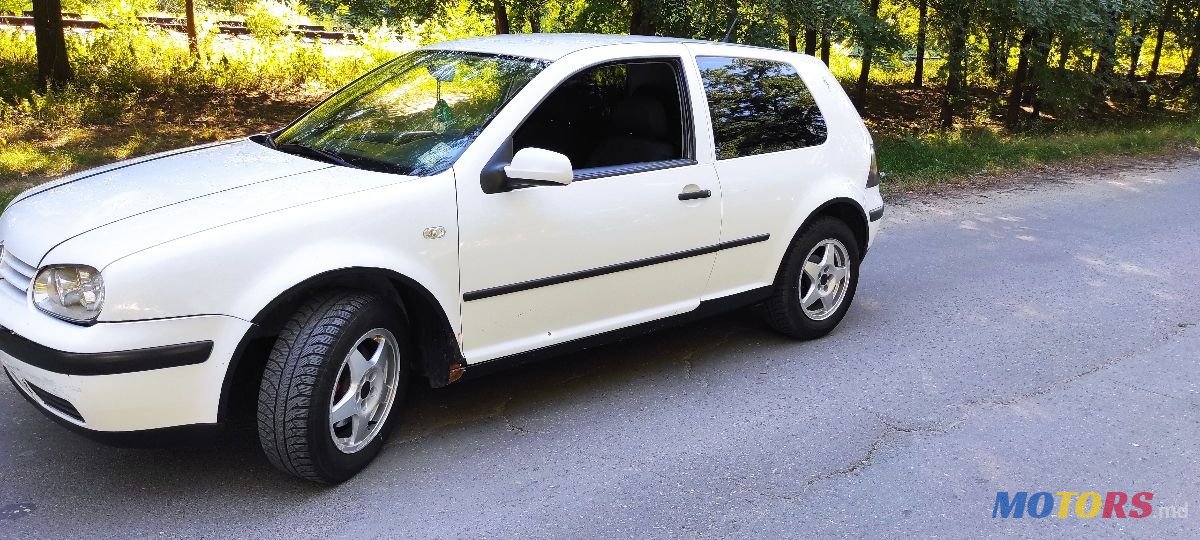 2001' Volkswagen Golf photo #2