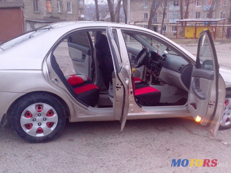 2005' Kia Cerato photo #5