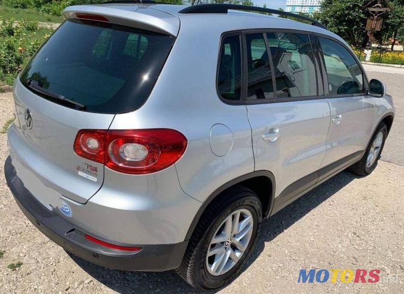 2010' Volkswagen Tiguan photo #1