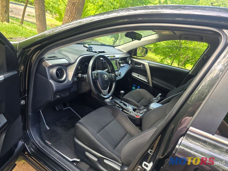 2017' Toyota RAV4 photo #4