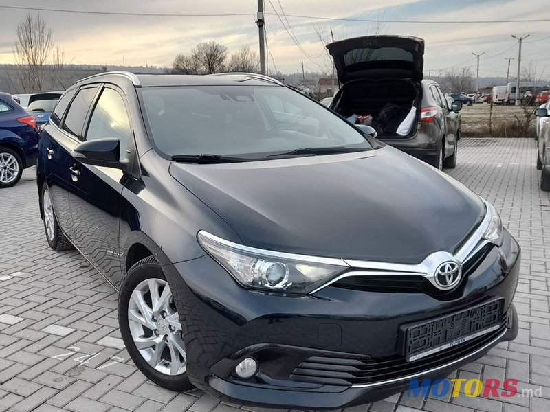 2015' Toyota Auris photo #3