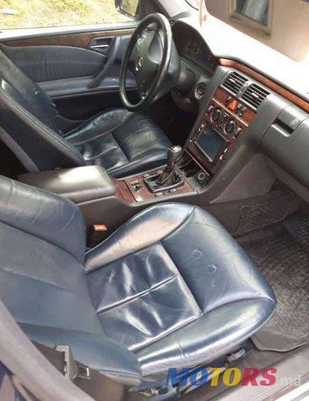 2000' Mercedes-Benz E photo #2