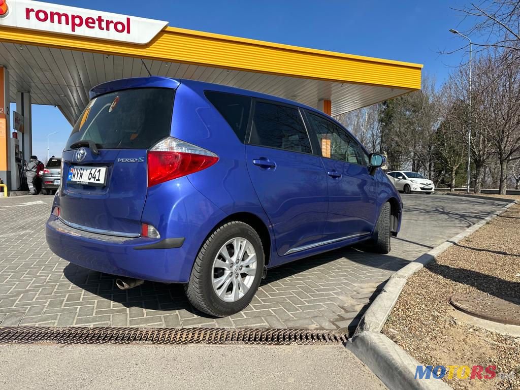 2011' Toyota Verso S photo #3