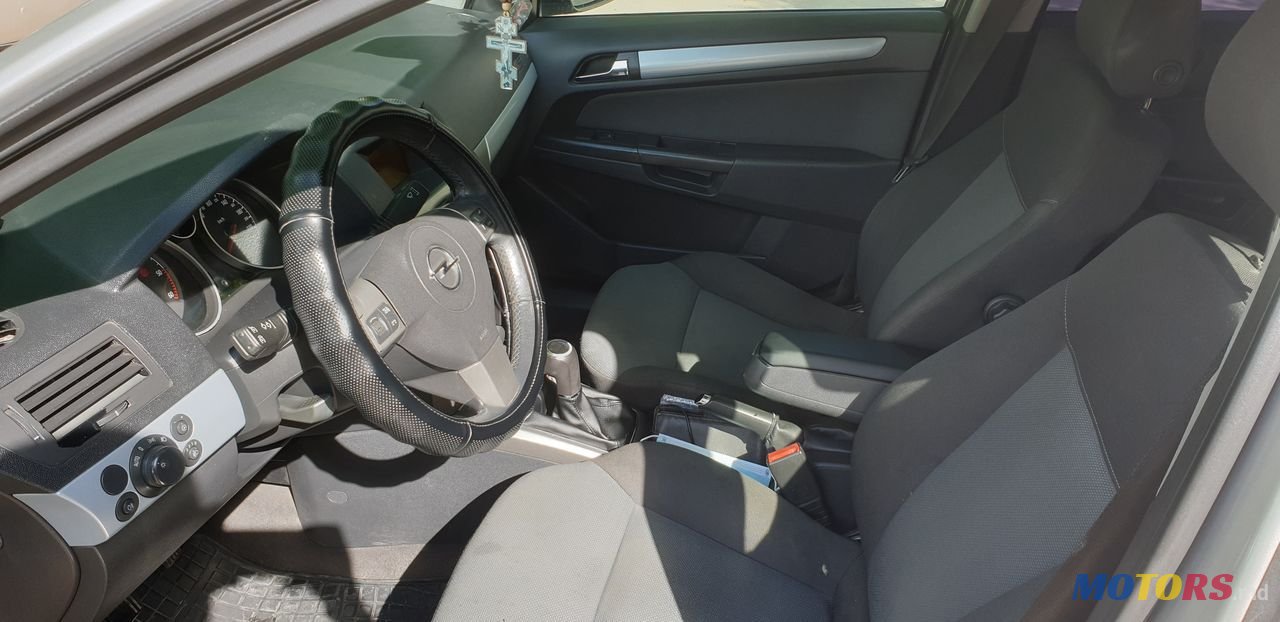 2006' Opel Astra photo #2