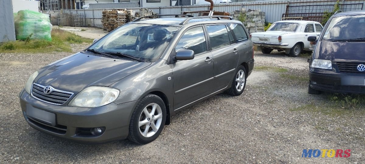 2004' Toyota Corolla photo #2