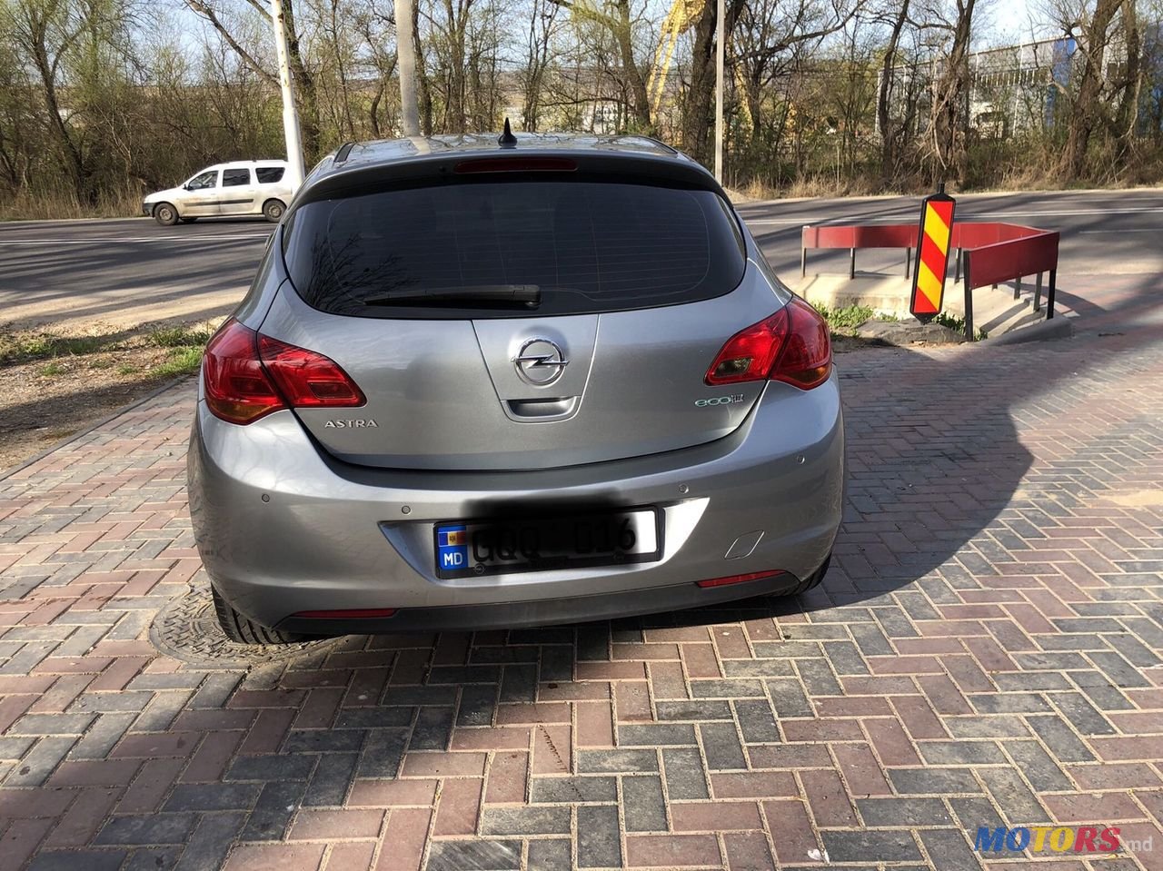 2011' Opel Astra photo #4