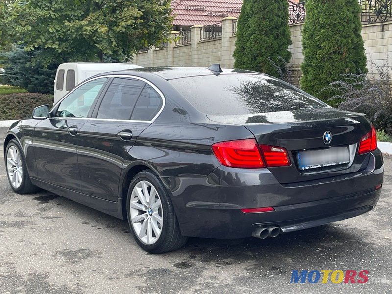 2011' BMW 5 Series photo #4