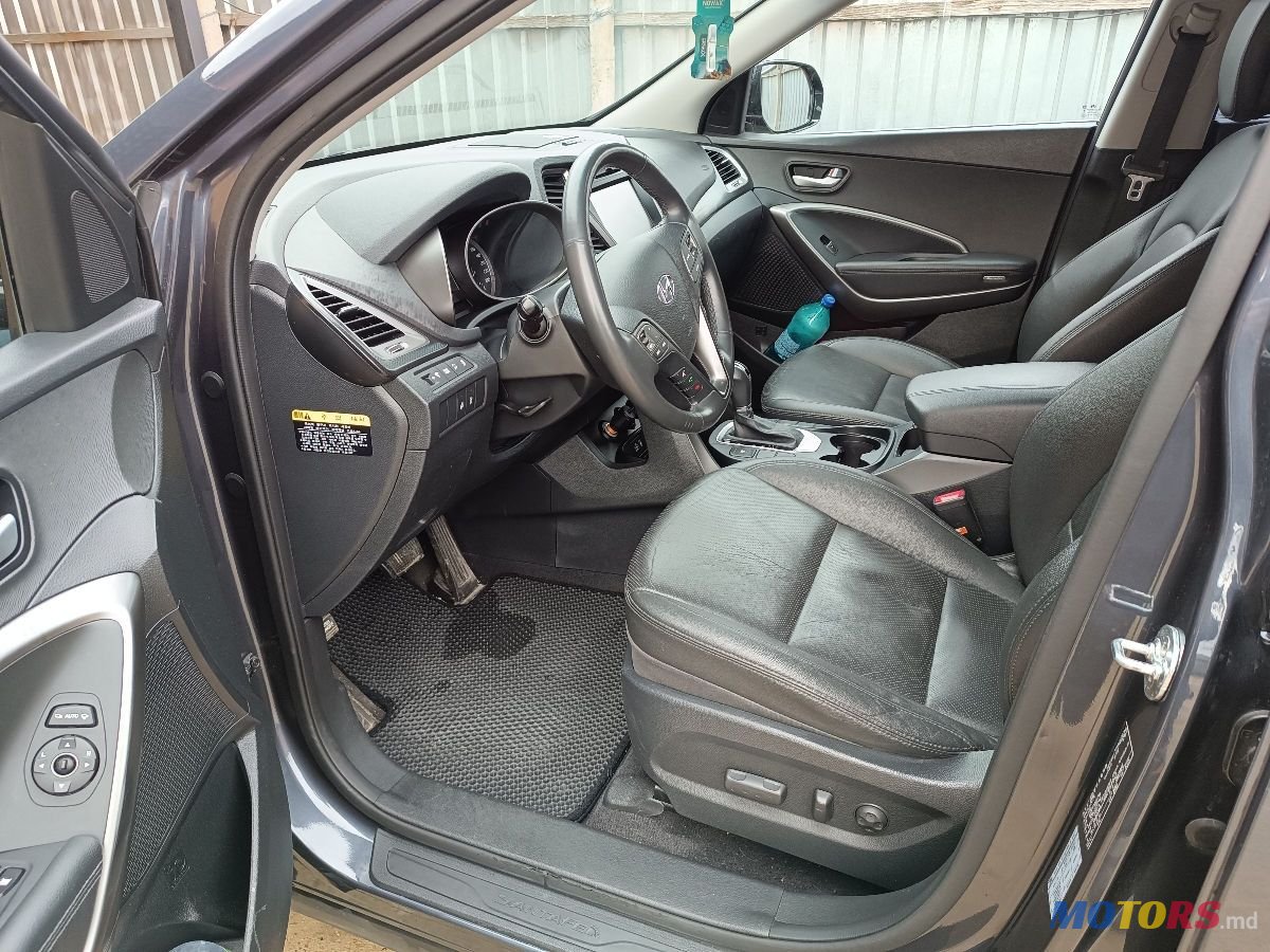 2016' Hyundai Santa Fe photo #4