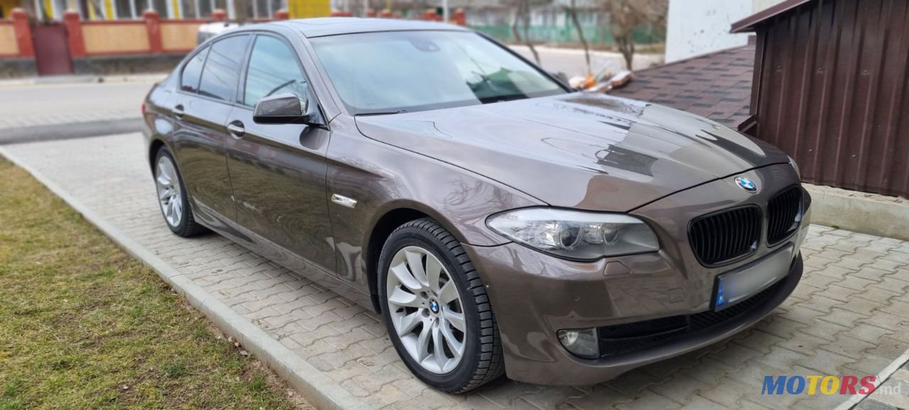 2011' BMW 5 Series photo #2