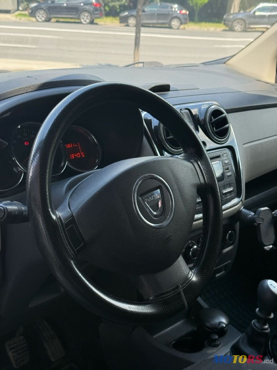 2013' Dacia Lodgy photo #6