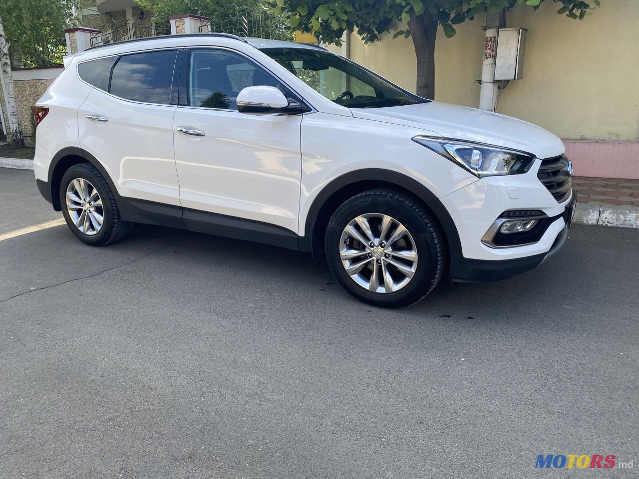 2017' Hyundai Santa Fe photo #3