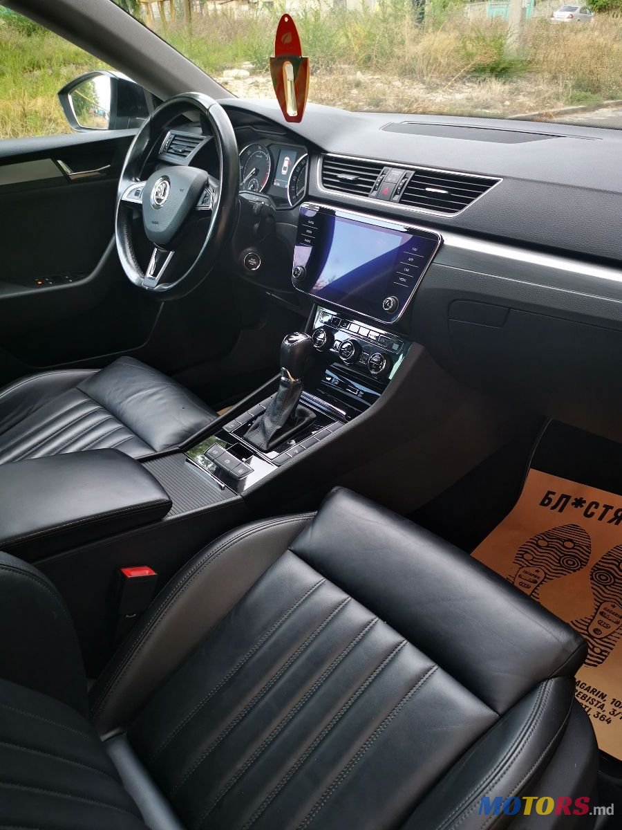2018' Skoda Superb photo #5