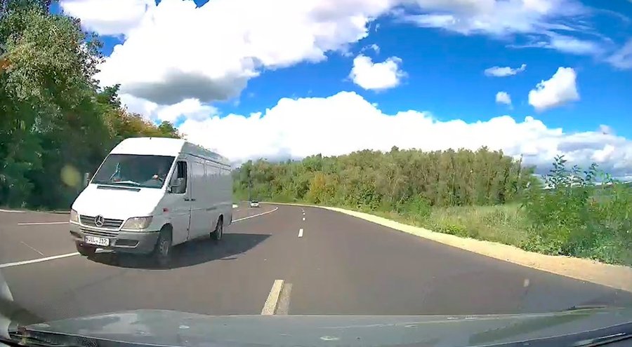 Situaţie la limita unui accident frontal pe traseul Chişinău-Străşeni sau de ce acest traseu e atât de periculos