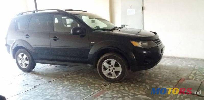 2009' Mitsubishi Outlander photo #1